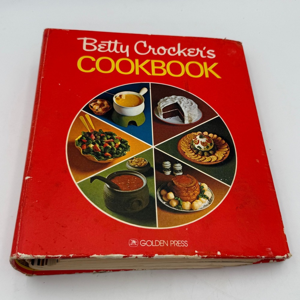 Vintage Betty Crocker's Cookbook Red 5 Ring Binder 1969 Golden Press 0307098001